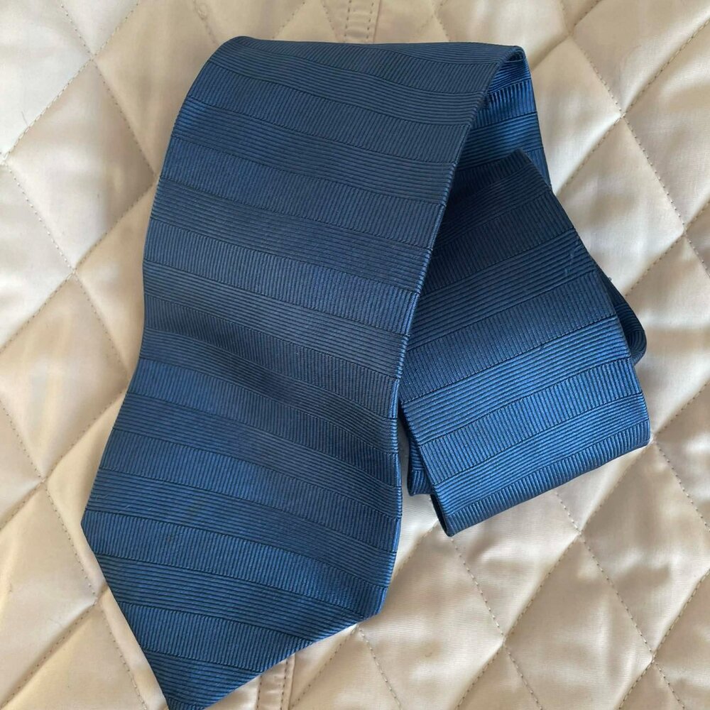 NECKTIE 100% SILK Les Ailes De La Mode, subtle blue stripes, Made in Canada